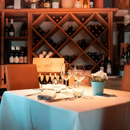 Hotiday Marina 4* غرادو