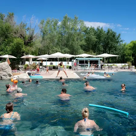 Hotiday Marina فندق