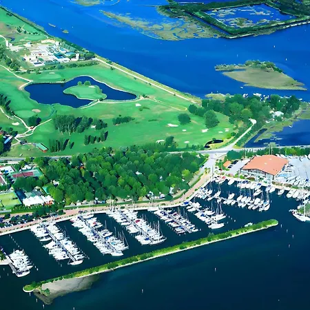 Hotiday Marina Hotel 4*