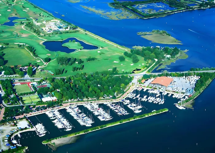 Hotiday Marina Отель 4*