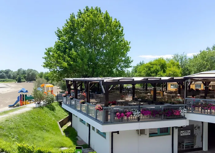 Hotiday Marina Градо